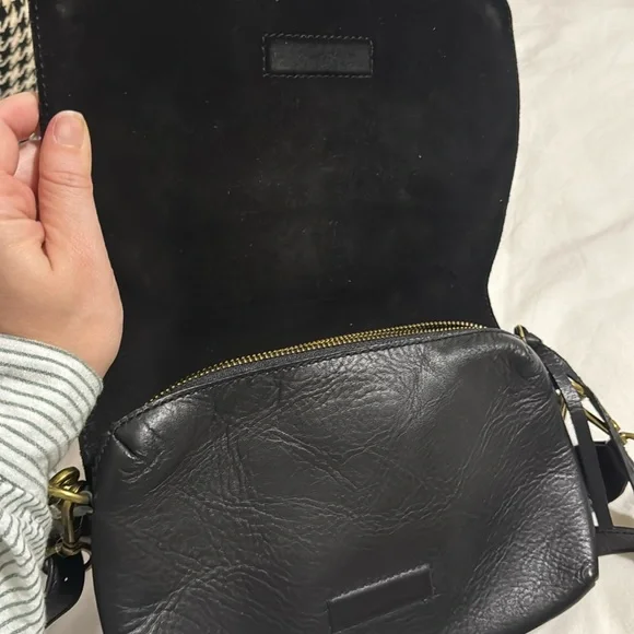 Black Leather Crossbody Bag with shoulder strap - Picture 2 of 3